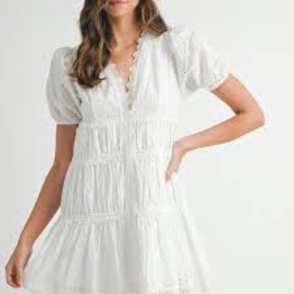 Elegant White Tiered Mini Dress with Puff Sleeves